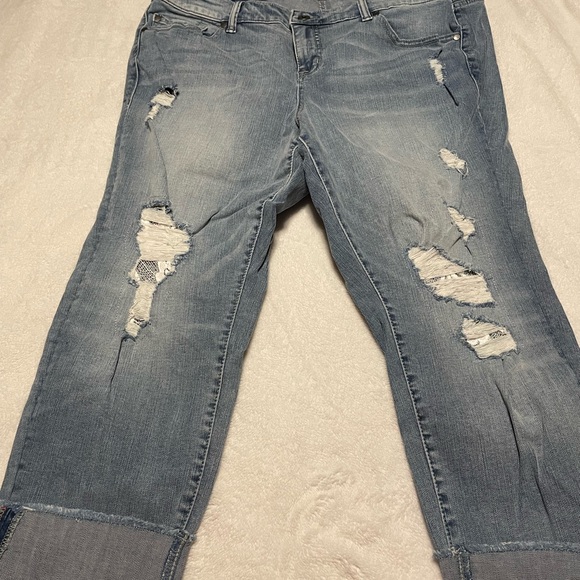 Torrid Cropped Jeans - Picture 6 of 10